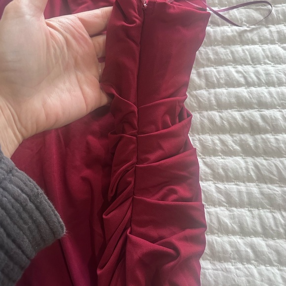 Vici One-Shoulder Burgundy Dress - Picture 4 of 4